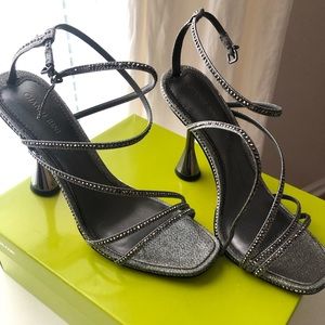 Gianni Bini strappy heel size 9